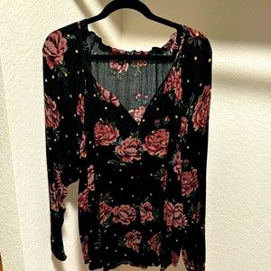 Torrid Black button down blouse with roses and gold poke dots. Size 5